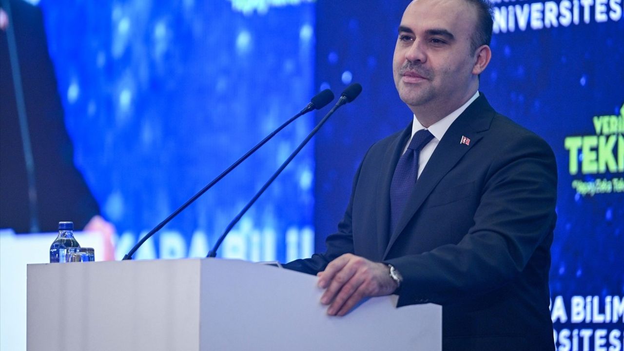 Bakan Kacır, Yapay Zeka Devriminde Türkiye'nin Geleceğini Anlattı