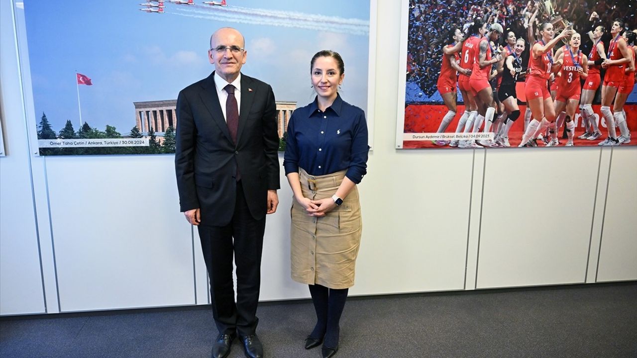 Bakan Şimşek Brüksel'de Anadolu Ajansı'nı Ziyaret Etti