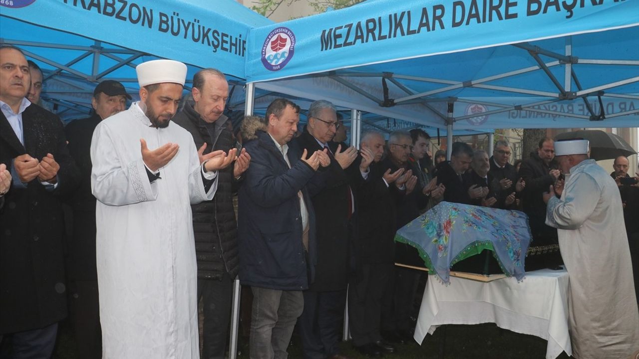 Bakan Uraloğlu, İskurt'un Annesinin Cenaze Törenine Katıldı
