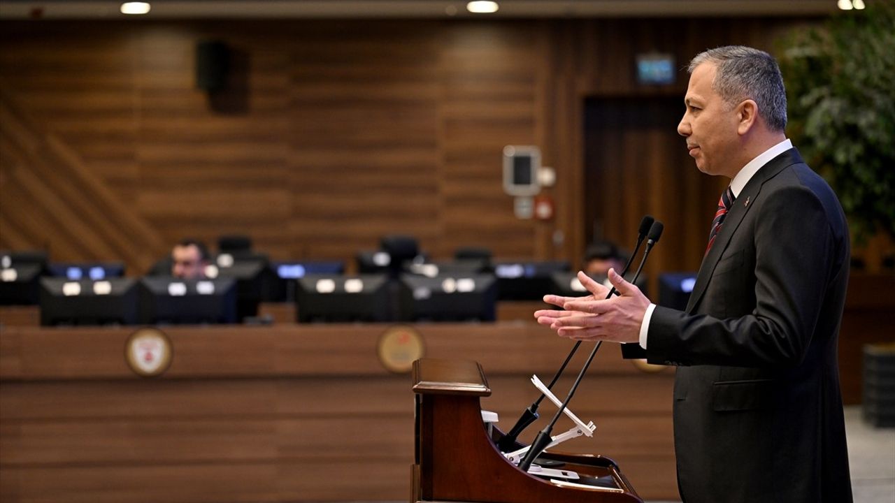 Bakan Yerlikaya, Ramazan Bayramı Trafik Verilerini Açıkladı: Kazalar Yüzde 4,6 Azaldı