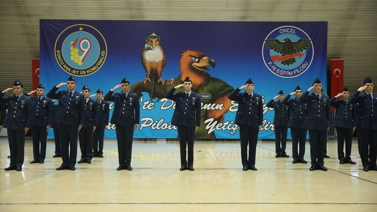 Balıkesir'de F-16 Pilotları Mezuniyet Töreni Gerçekleşti