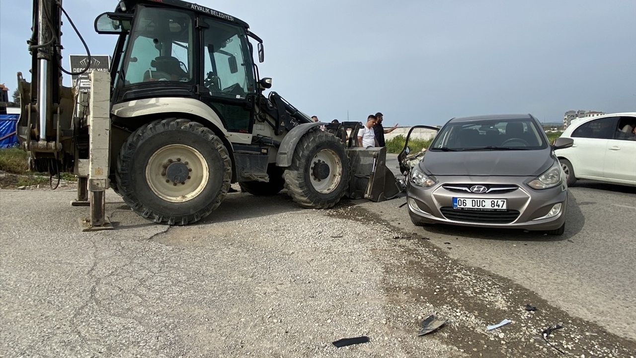 Balıkesir'deki Kepçe-Otomobil Kazası: 2 Yaralı