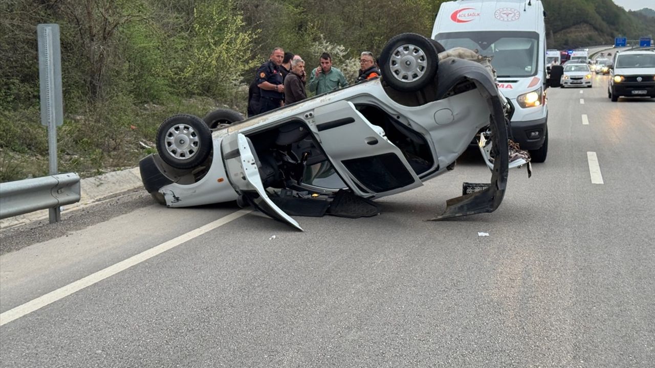 Bartın'da İki Otomobil Çarpıştı: 11 Yaralı