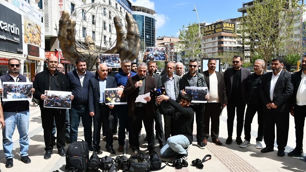 Batman'da Gazetecilerden İsrail'e Protesto: Gazze'de Öldürülen Meslektaşları İçin Tepki Gösterdiler