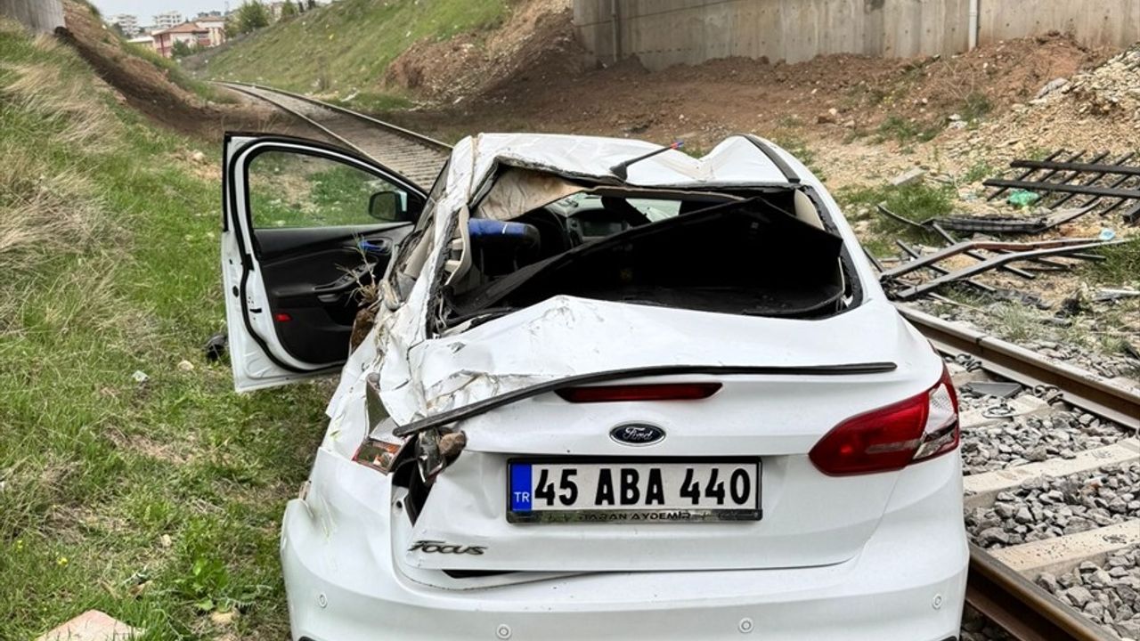 Batman'da Köprüden Düşen Otomobilde Üç Kişi Yaralandı