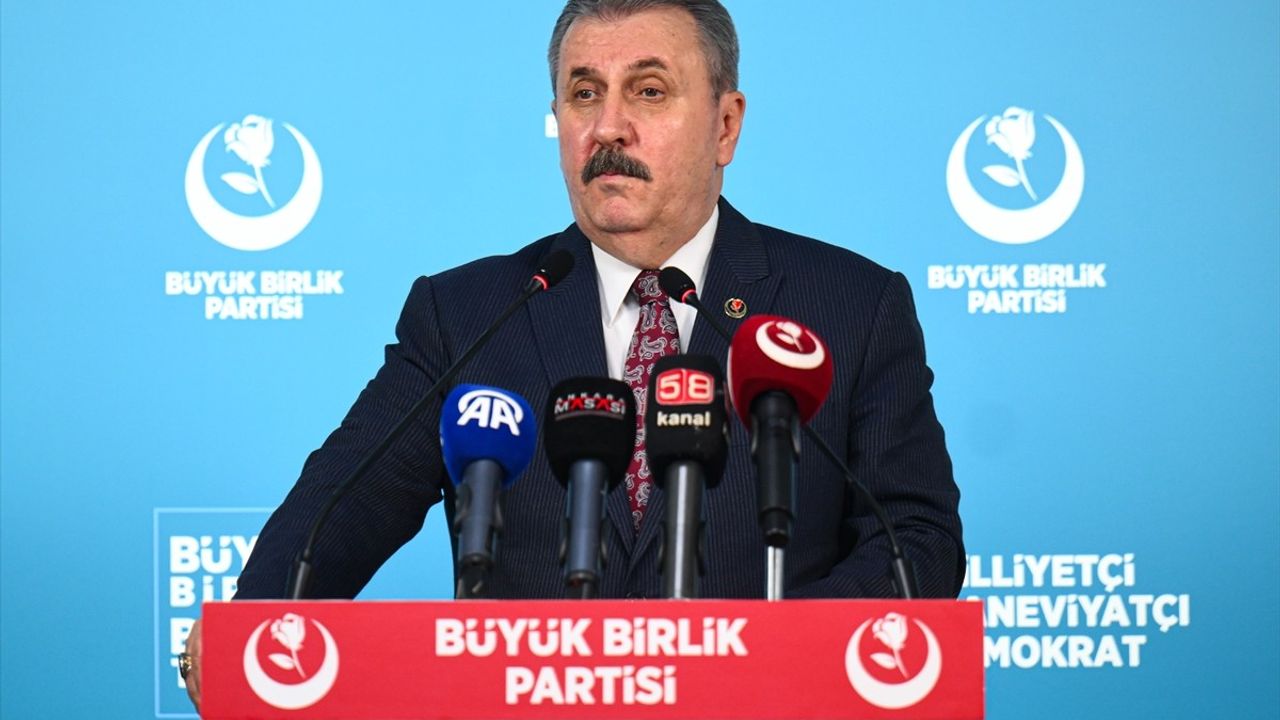 BBP Genel Başkanı Destici'den Çarpıcı Açıklamalar: 'Cunta İfadesi Saygısızlık'