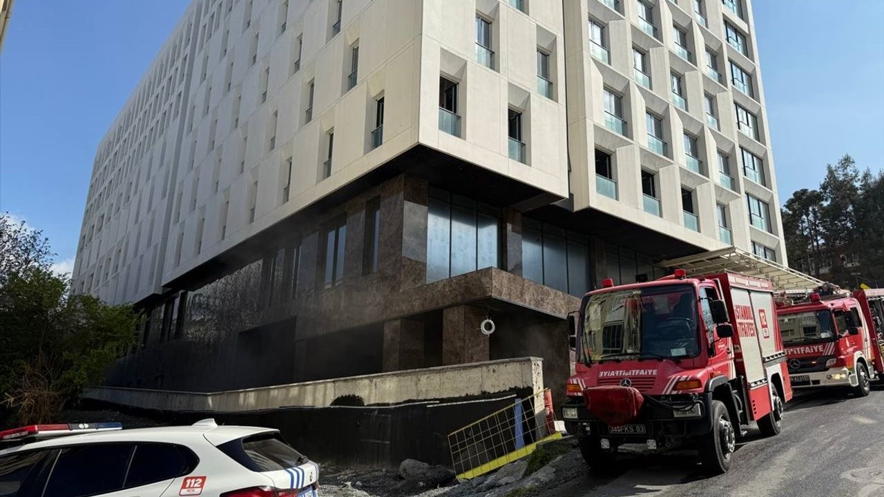 Beşiktaş'ta Otel İnşaatında Yangın Kontrol Altına Alındı