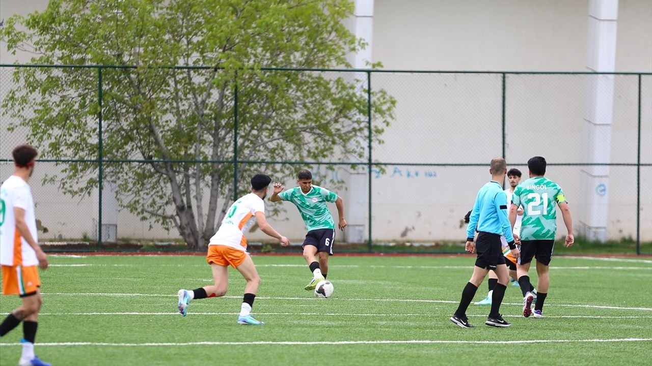 Bingöl'de YURTLİG Doğu Anadolu Futbol Grup Müsabakaları Başladı