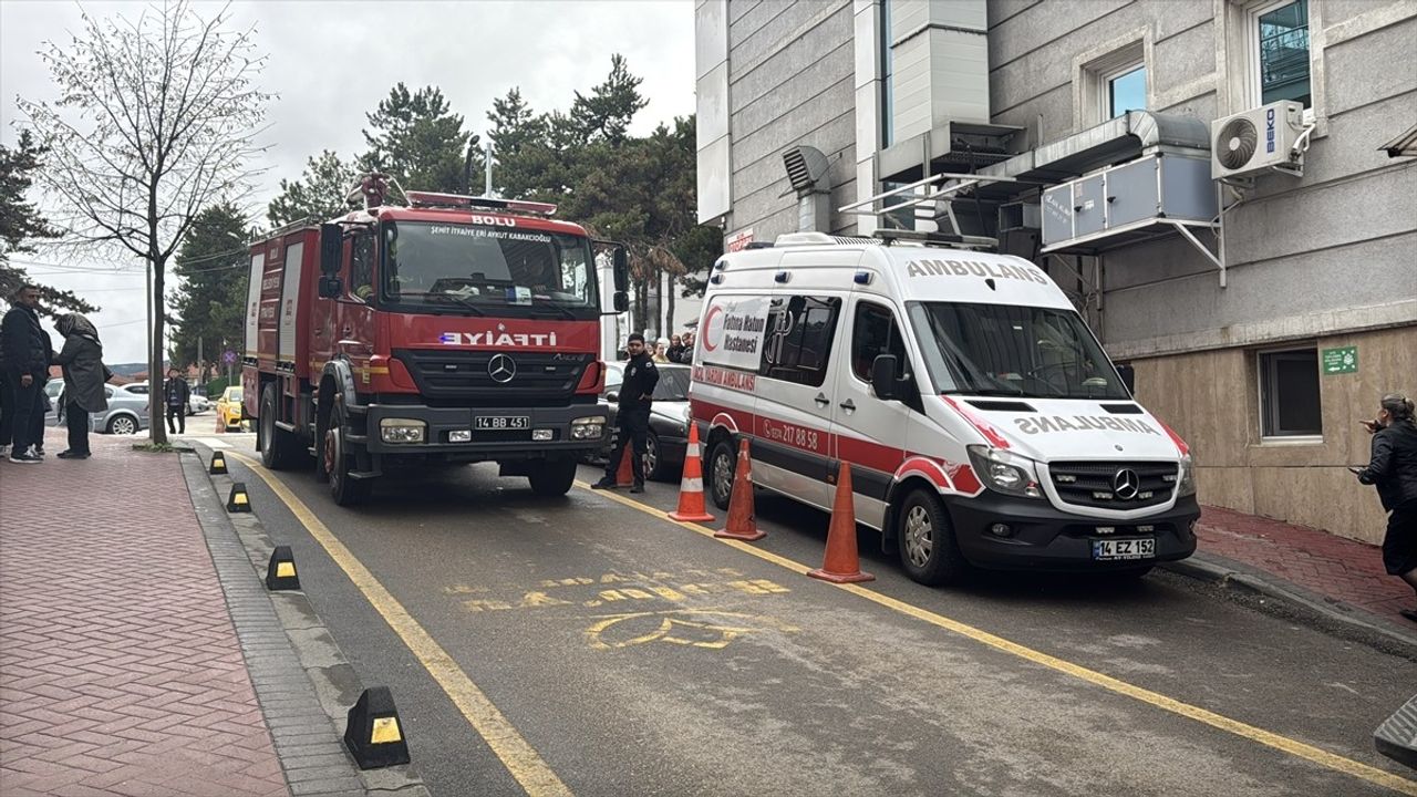 Bolu'da Özel Hastanede Güç Kaynağı Patladı: Yangın Kontrolden Önce Söndürüldü