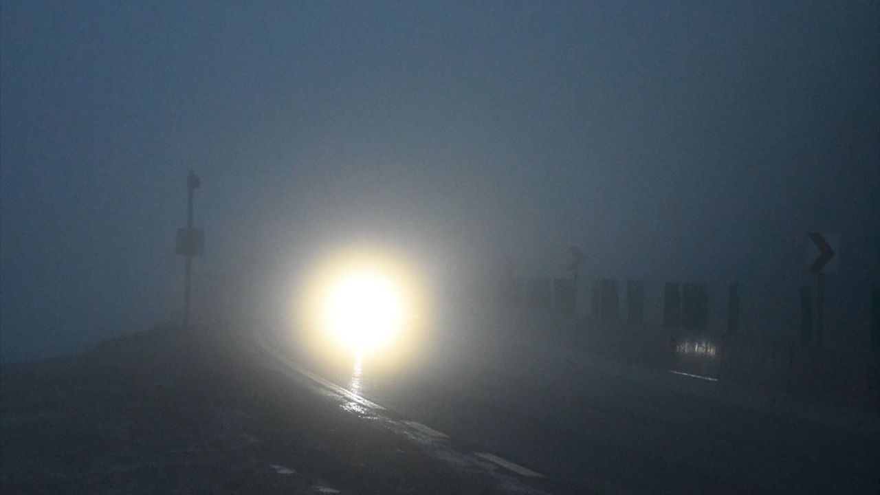 Bolu Dağı'nda Sağanak ve Sis Ulaşımı Olumsuz Etkiledi