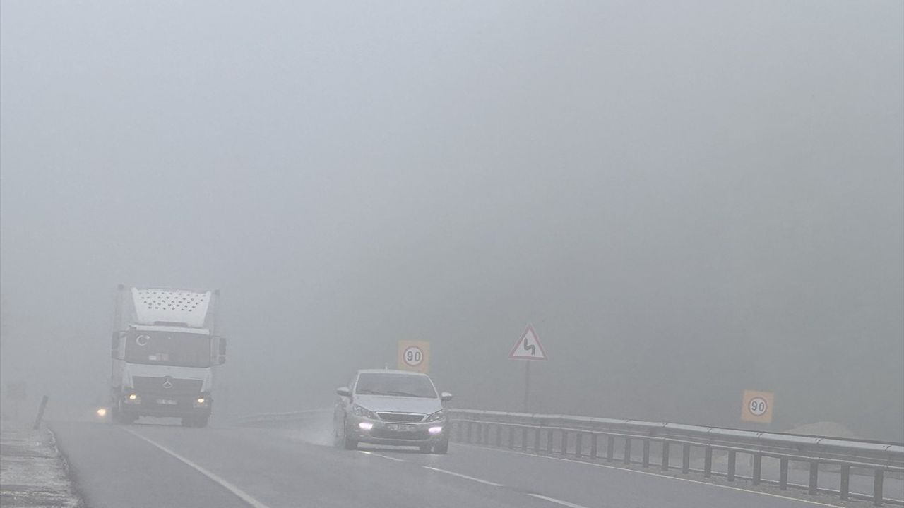 Bolu Dağı'nda Sis Etkili: Sürücülere Uyarılar Yapıldı