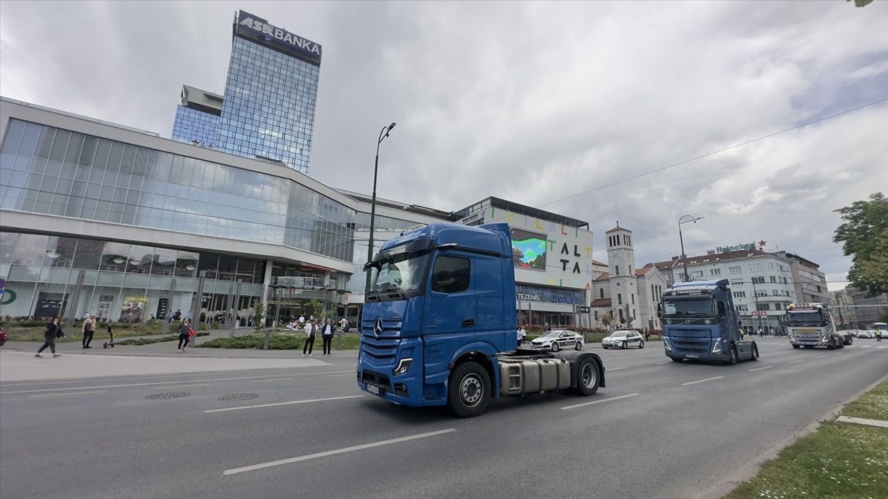 Bosna Hersek'te Tır Şoförleri Koşulların İyileştirilmesi İçin Konvoy Oluşturdu