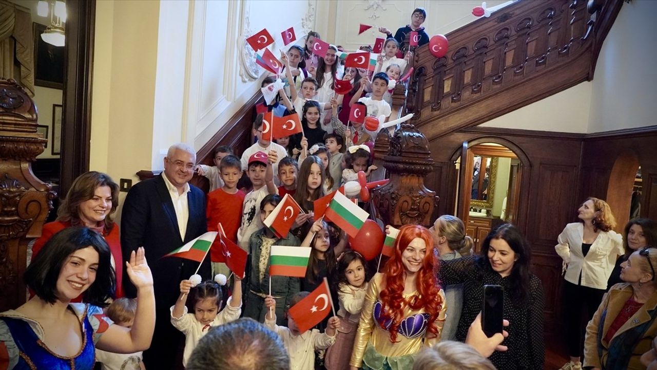 Bulgaristan'da 23 Nisan Ulusal Egemenlik ve Çocuk Bayramı Coşkuyla Kutlandı