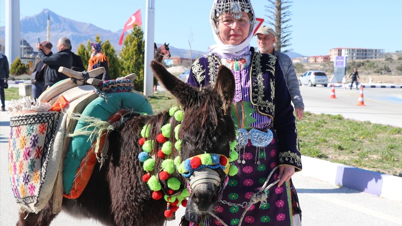 Burdur'da İlk Yörük Çalıştayı Temsili Yörük Göçüyle Başladı