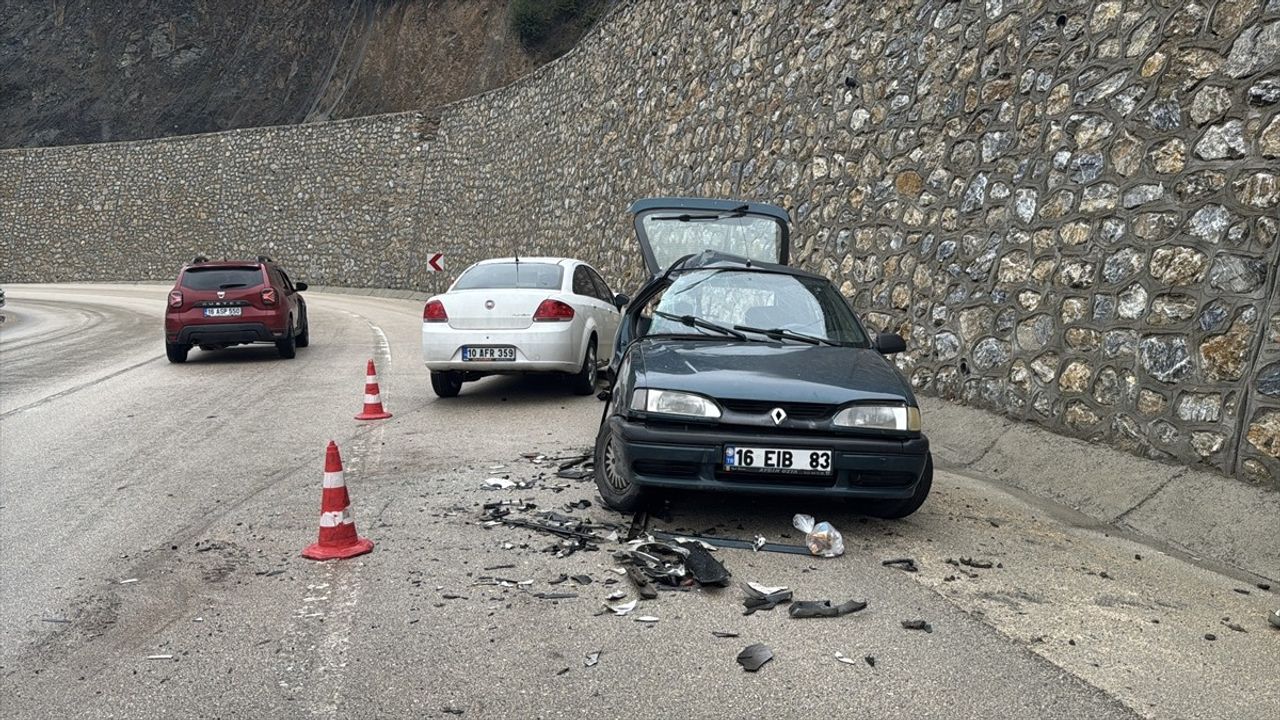 Bursa'da Feci Kaza: 5 Yaralı