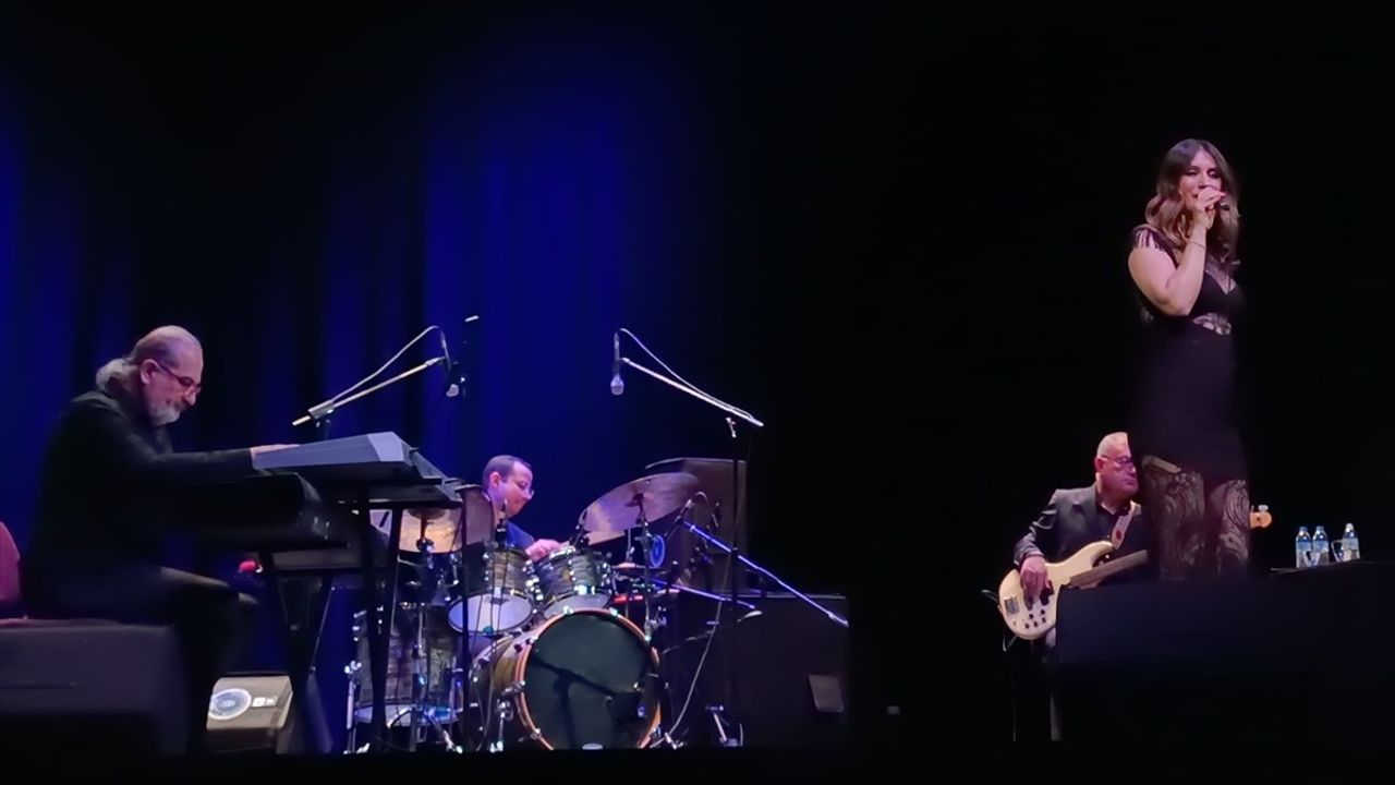 Bursa'da Kürşat Başar Orkestrası Coşkuyla Sahne Aldı