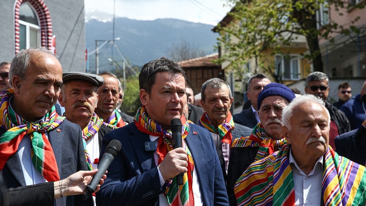 Bursa'da Osman Gazi'yi Anma Şenliklerinde Geleneksel Köy Düğünü Renklendi