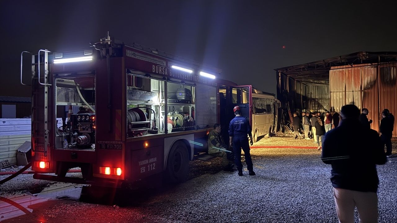 Bursa'da Oto Tamirhanesinde Yangın Kontrol Altına Alındı