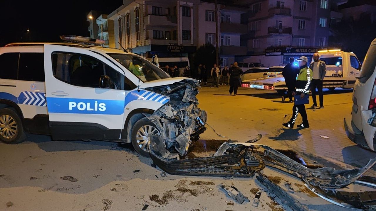 Bursa'da Polis Aracı Trafik Kazasında İki Memur Yaralandı