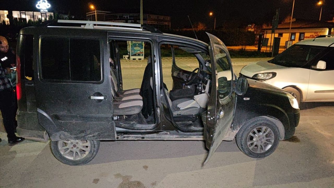 Bursa'da Seyir Halindeki Araca Silahlı Saldırı: 1 Ağır Yaralı