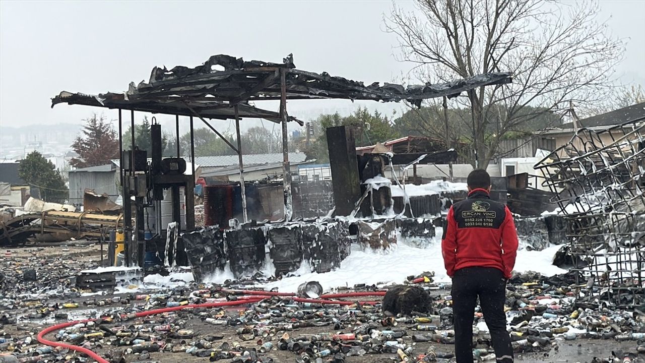 Bursa'daki Geri Dönüşüm Tesisinde Yangın: 2 İşçi Yaralandı