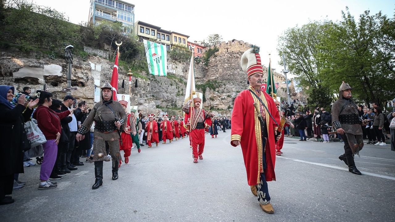Bursa'nın Fethinin 699'uncu Yılı 'Fetih Yürüyüşü' İle Kutlandı