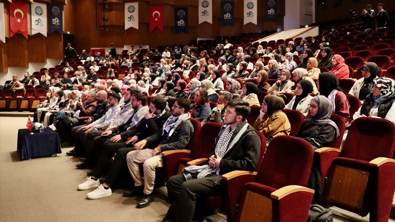 Bursa Uludağ Üniversitesi Öğrencilerinden Filistin'e Destek Eylemi