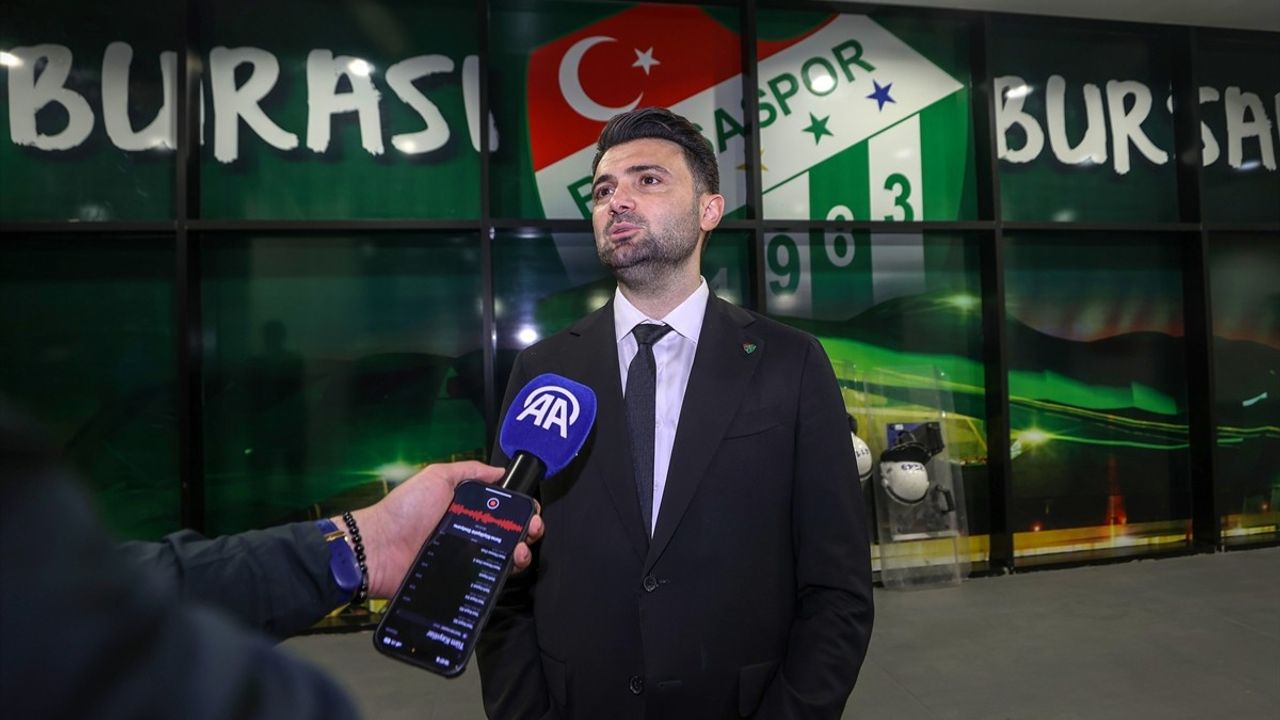 Bursaspor, Nesine 3. Lig 1. Grup Şampiyonu: Kupasını Evinde Kaldırdı