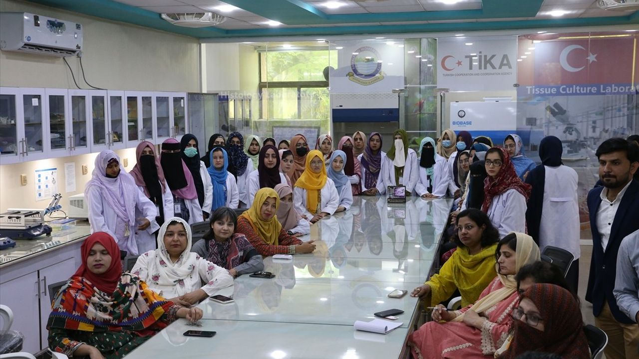 Büyükelçi Neziroğlu, TİKA'nın Kurduğu Laboratuvarı Ziyaret Etti