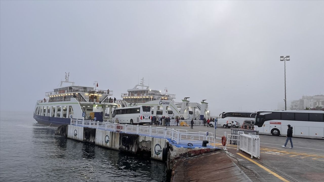Çanakkale Boğazı Sisin Etkisini Kaybetti, Geçişler Yeniden Başladı