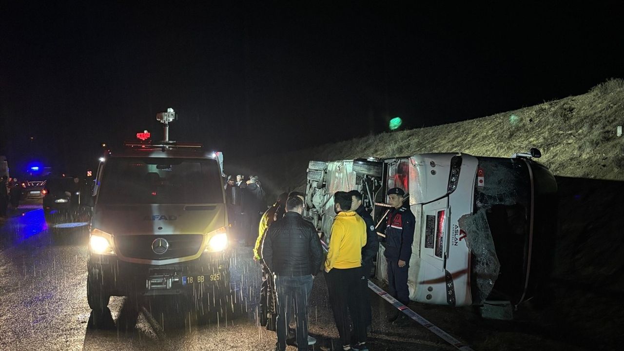 Çankırı'da İşçi Servisi Devrildi: 23 Yaralı