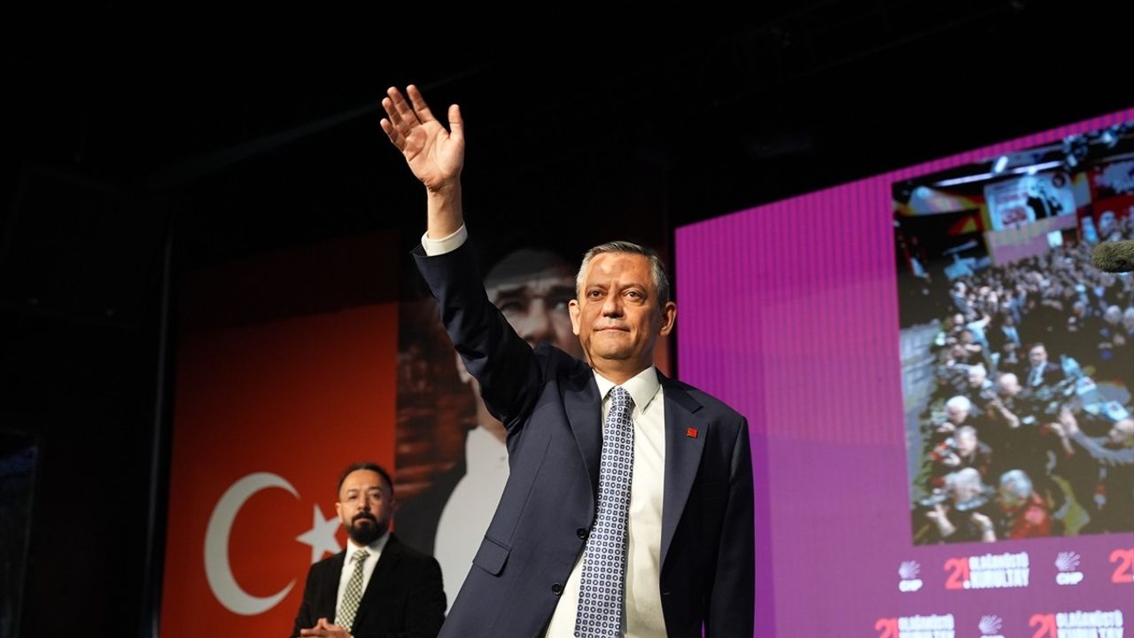 CHP 21. Olağanüstü Kurultayı Başladı: Bülent Nuri Çavuşoğlu Divan Başkanı Oldu