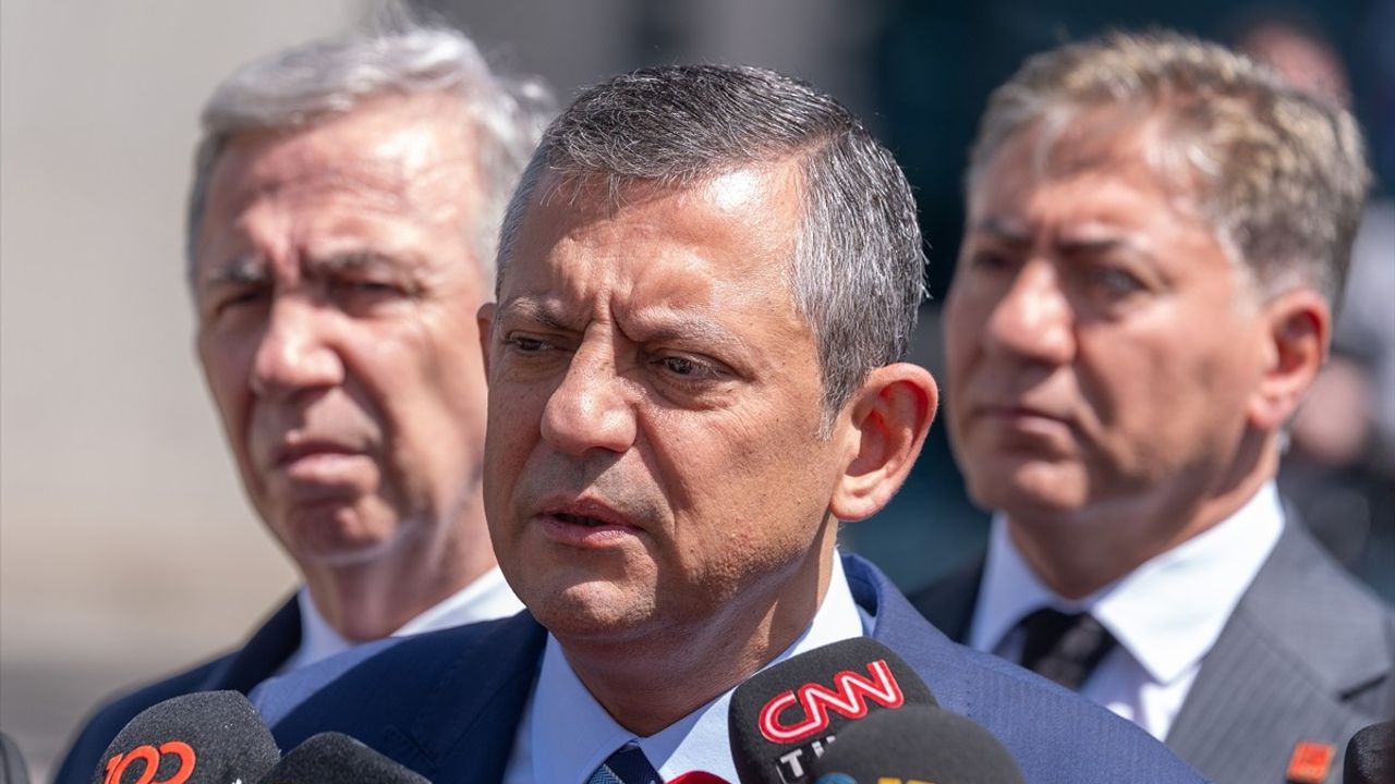 CHP Genel Başkanı Özel: 'CHP'ye Kayyım Atanması Mümkün Değil'