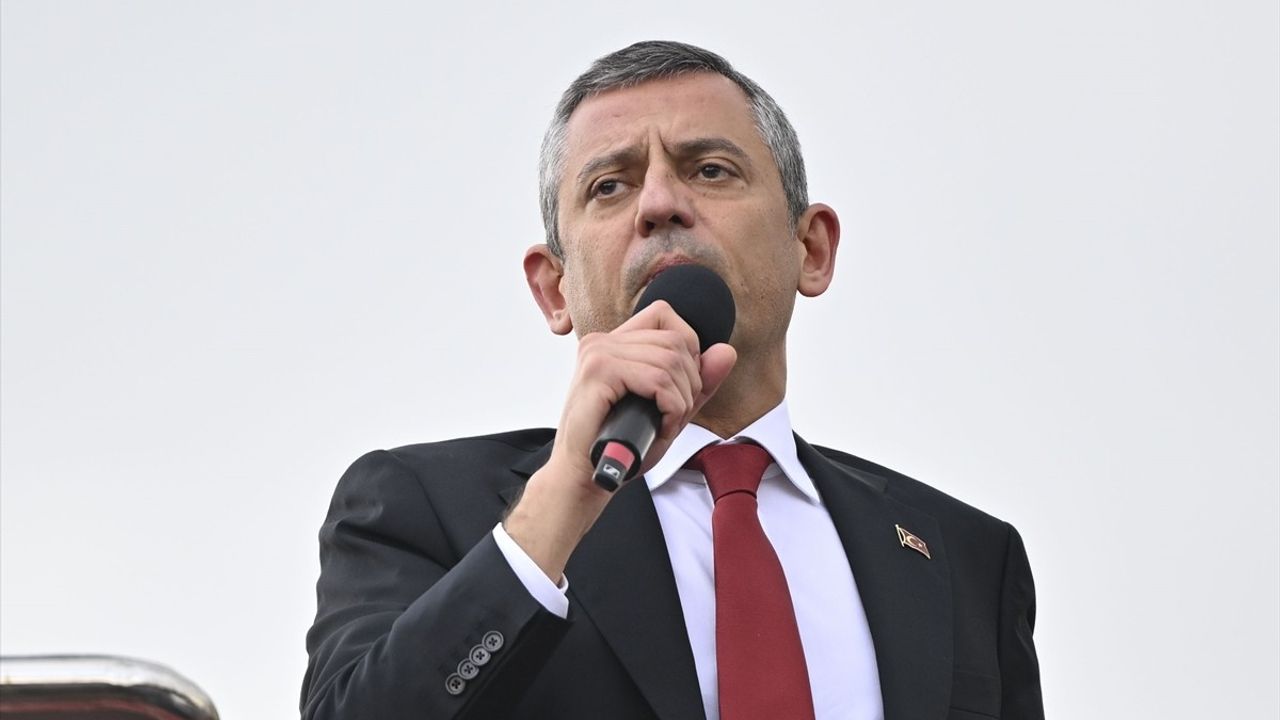 CHP Genel Başkanı Özgür Özel, 23 Nisan'da Birinci Meclis önünde konuştu