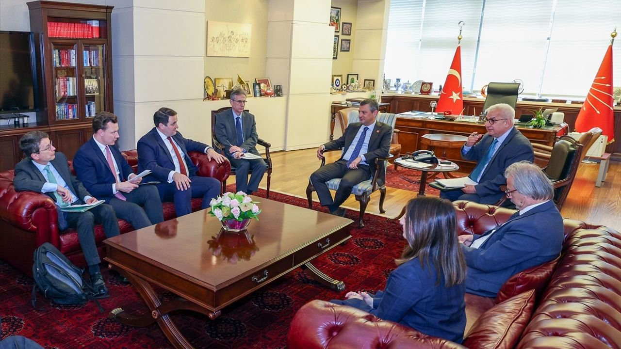 CHP Genel Başkanı Özgür Özel, Almanya Eyalet Bakanı Liminski ile Görüştü