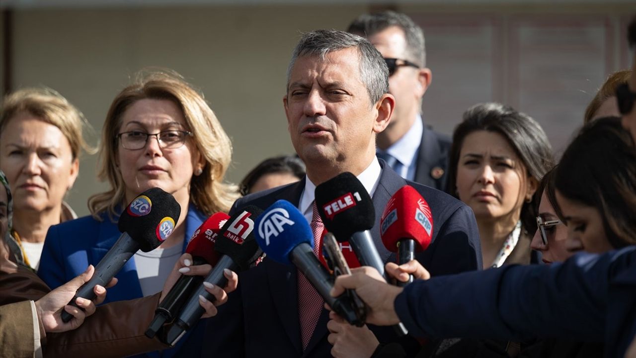 CHP Genel Başkanı Özgür Özel Bakırköy Cezaevi'nde Tutuklularla Buluştu