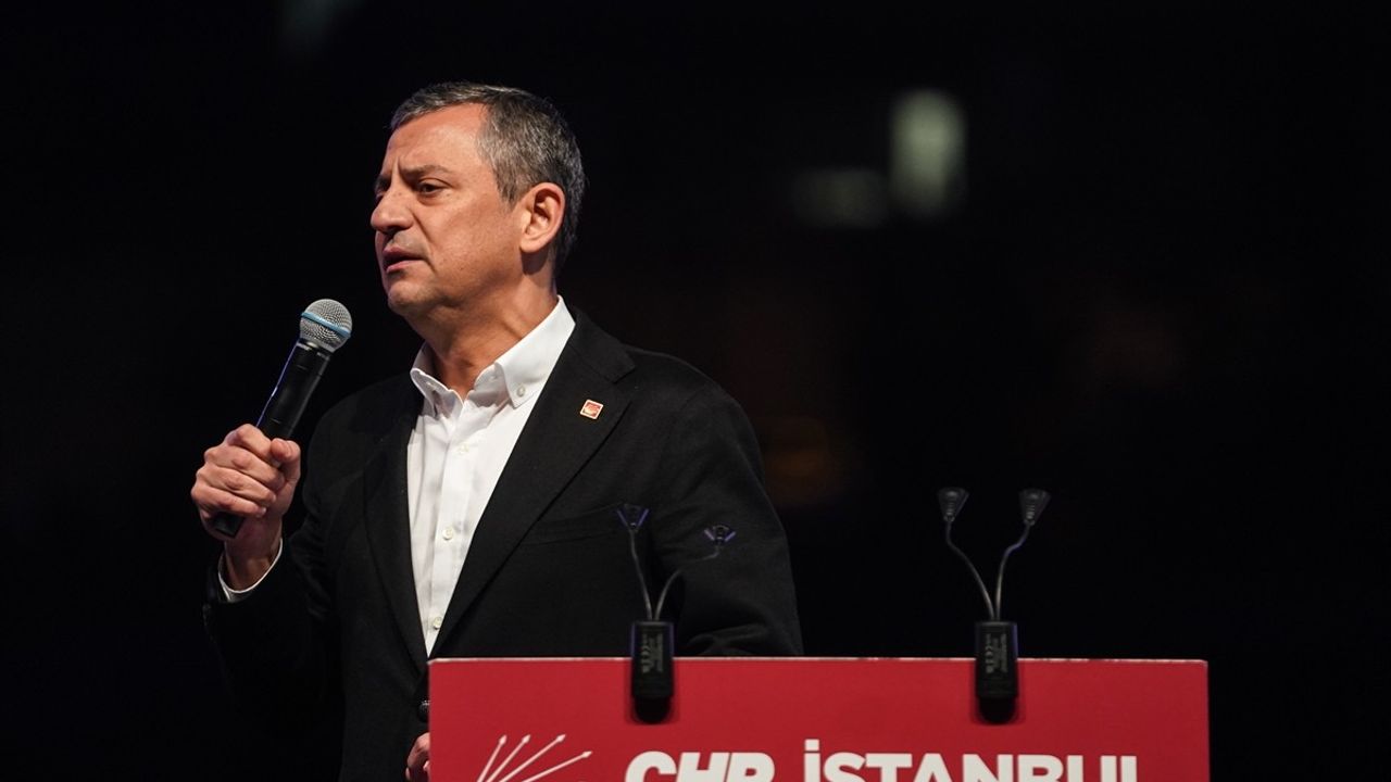 CHP Genel Başkanı Özgür Özel, Beylikdüzü'nde Ekrem İmamoğlu'nu Destekledi
