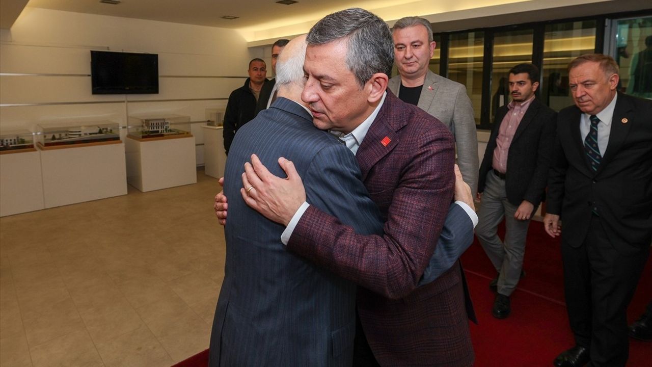 CHP Genel Başkanı Özgür Özel'den Fethi Yaşar'a Taziye Ziyareti