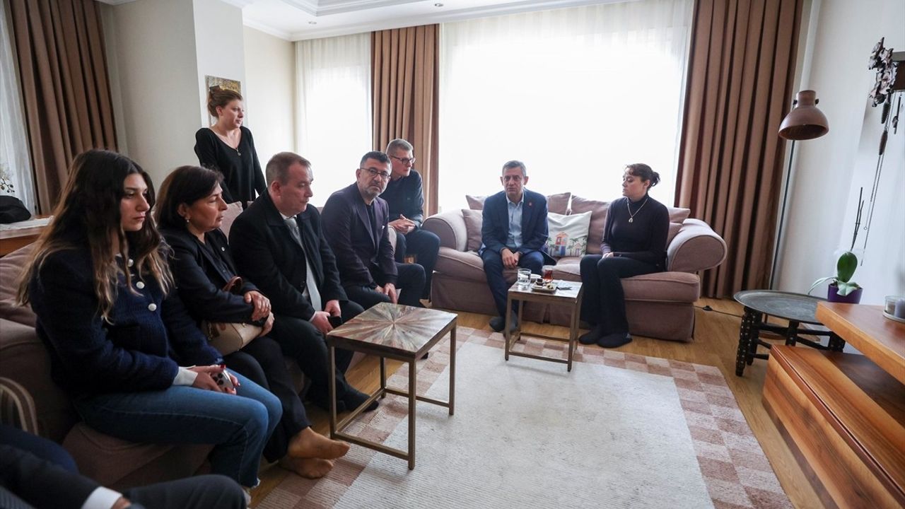 CHP Genel Başkanı Özgür Özel'den Minguzzi Ailesine Taziye Ziyareti