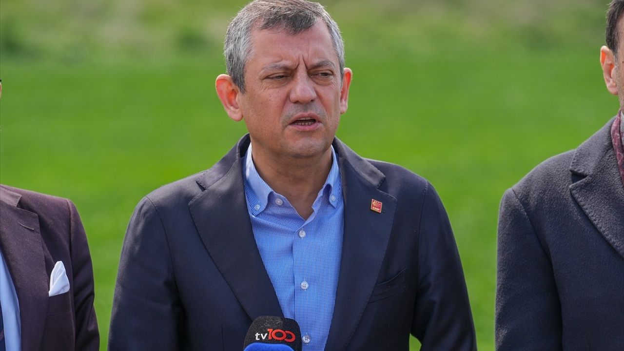 CHP Genel Başkanı Özgür Özel, Ekrem İmamoğlu'nu Cezaevinde Ziyaret Etti