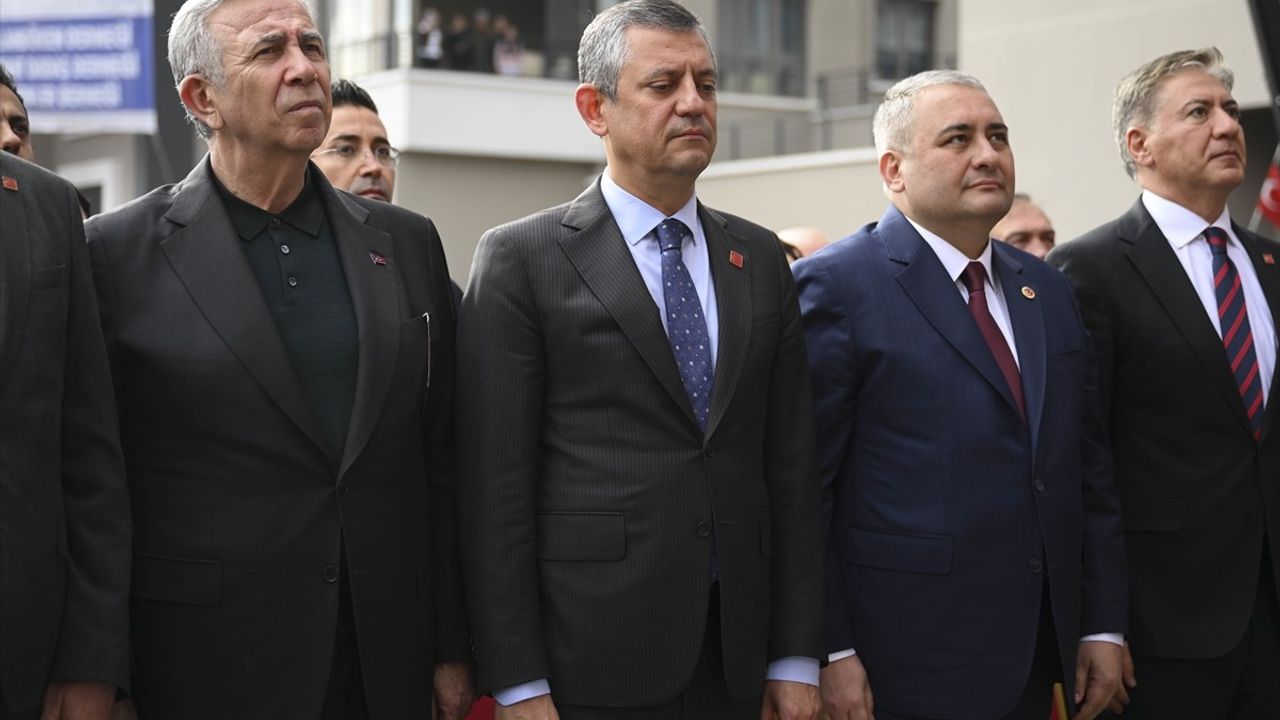 CHP Genel Başkanı Özgür Özel: "İstanbul'un Seçilmiş Başkanını Görevine Bekliyoruz"