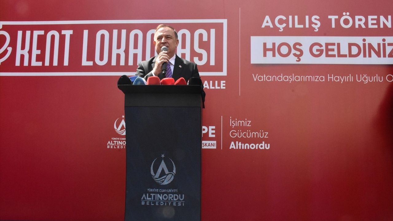 CHP'li Zeybek: Ekrem İmamoğlu'nun Özgürlüğü İçin Meydanlardan Geri Durmayacağız