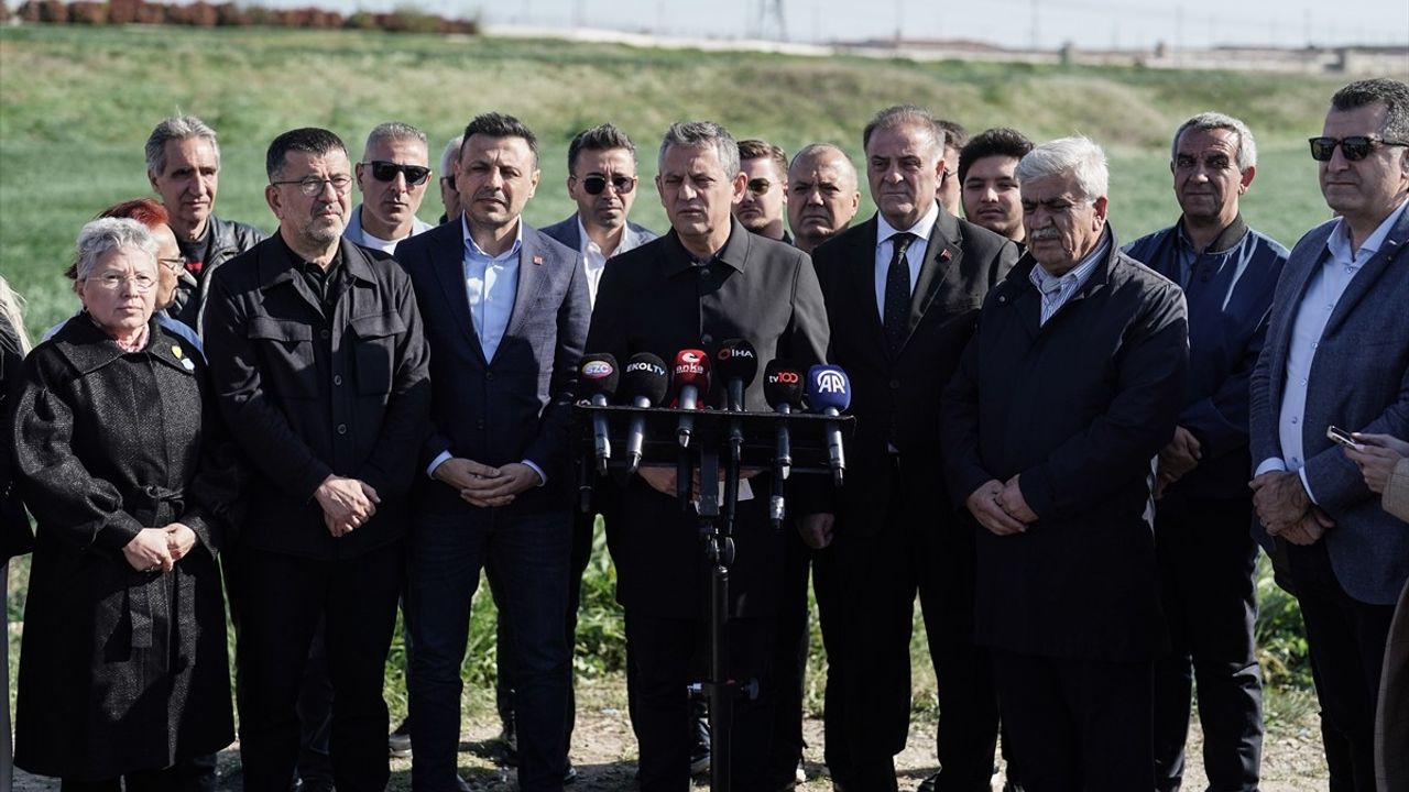 CHP Lideri Özel, İmamoğlu'nu Cezaevinde Ziyaret Etti