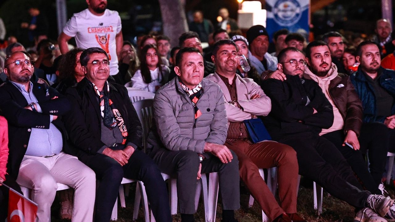 ÇİMSA ÇBK Mersin Taraftarları, FIBA Kadınlar Avrupa Ligi Finalini Dev Ekranda Heyecanla İzledi