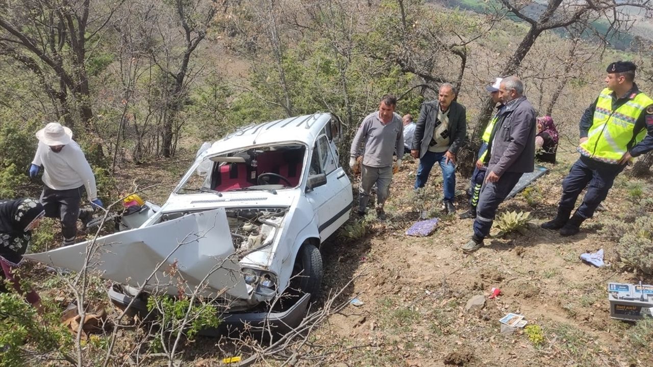 Çorum'da Otomobil Devrildi: 3 Yaralı!