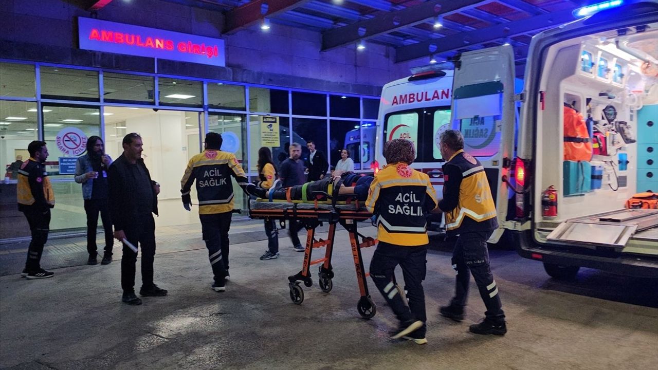 Çorum'da Otomobil Devrildi: Çift Yaralandı