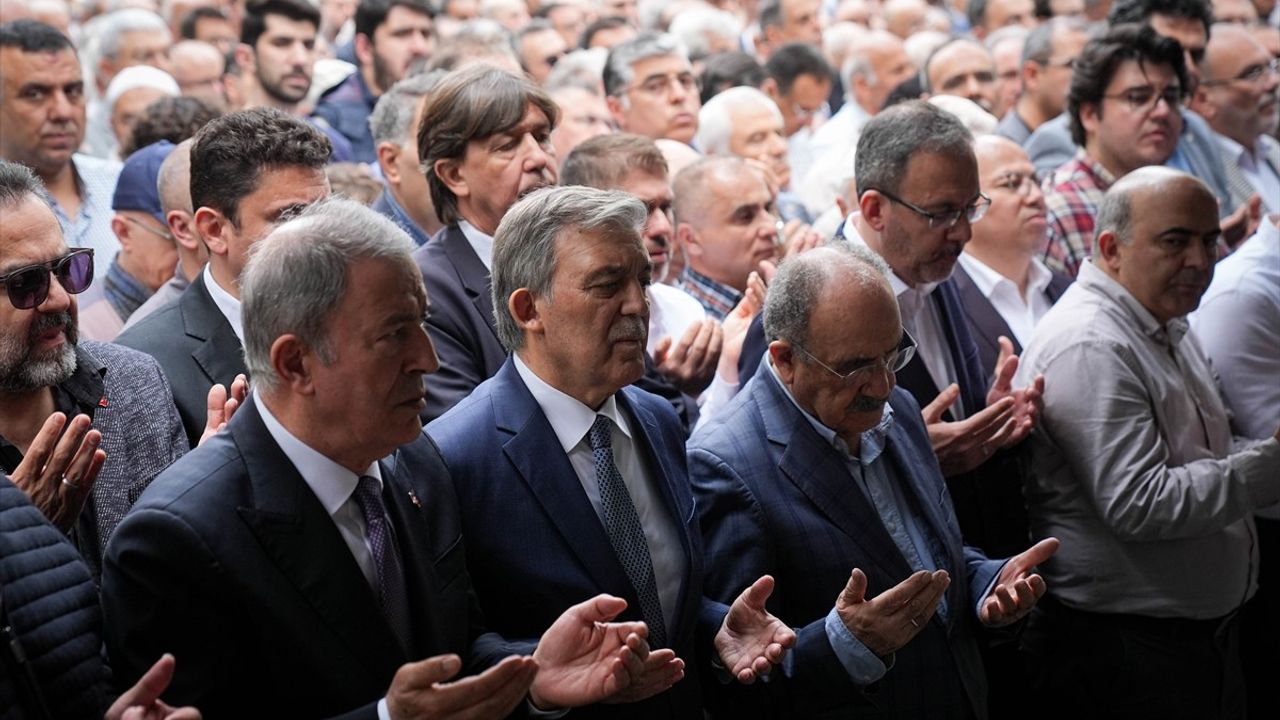 Cumhurbaşkanı Abdullah Gül, Dayısının Cenaze Törenine Katıldı