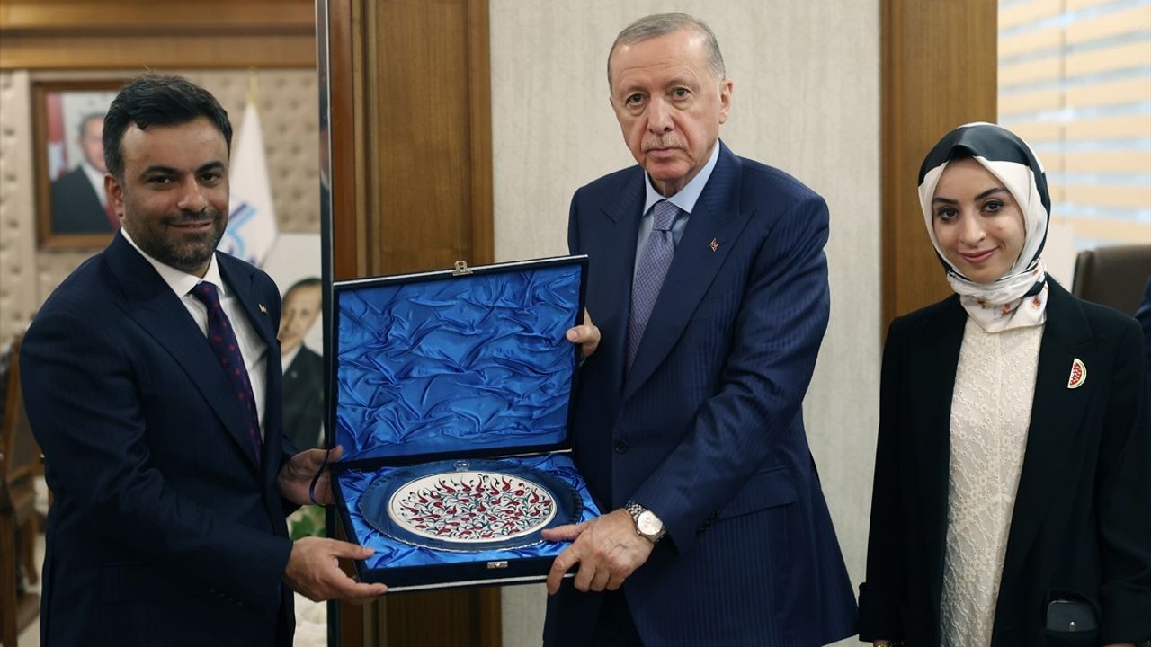 Cumhurbaşkanı Erdoğan, Bağcılar Hastanesinde Hasta Ziyareti Gerçekleştirdi