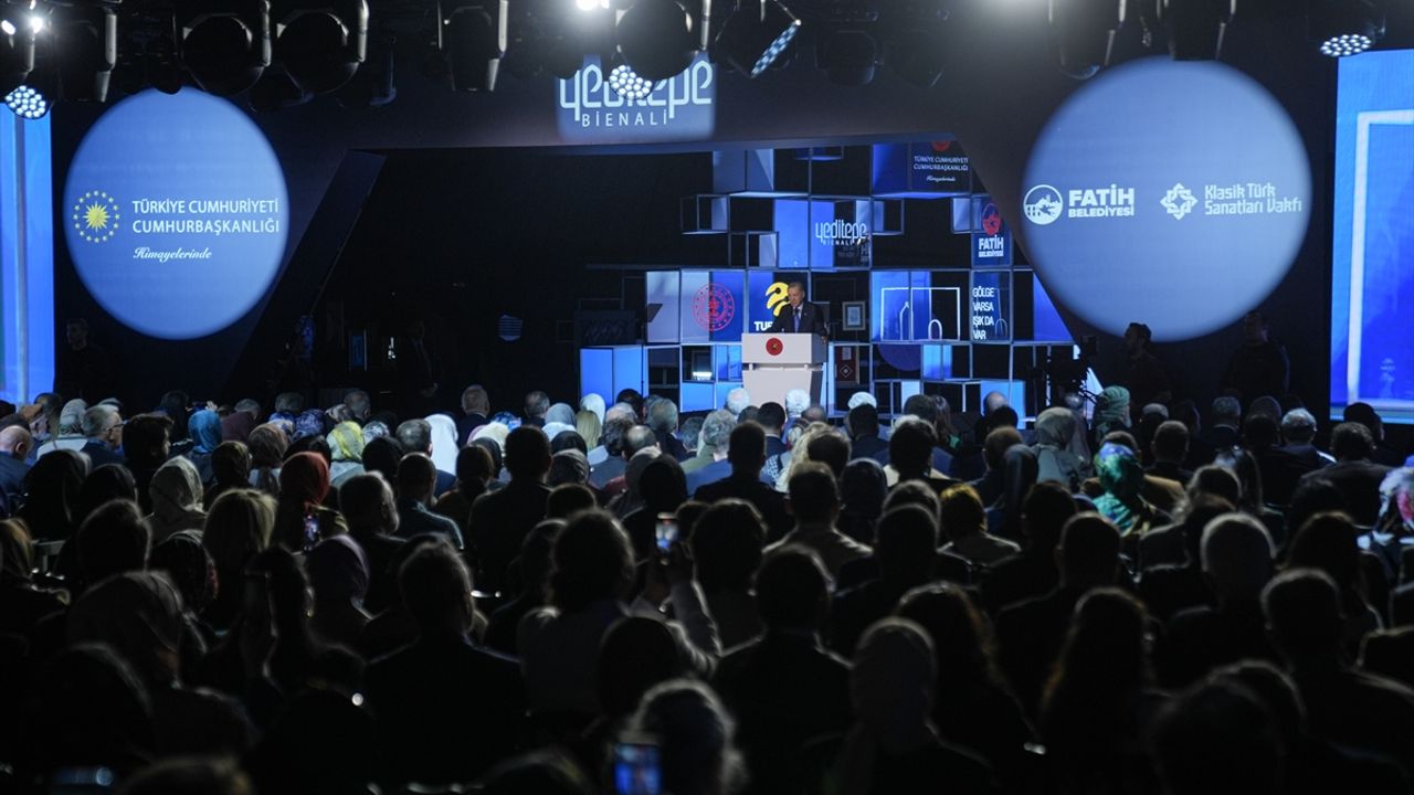 Cumhurbaşkanı Erdoğan'dan Yeditepe Bienali Açıklaması: 263 Sanatçı, 215 Eser