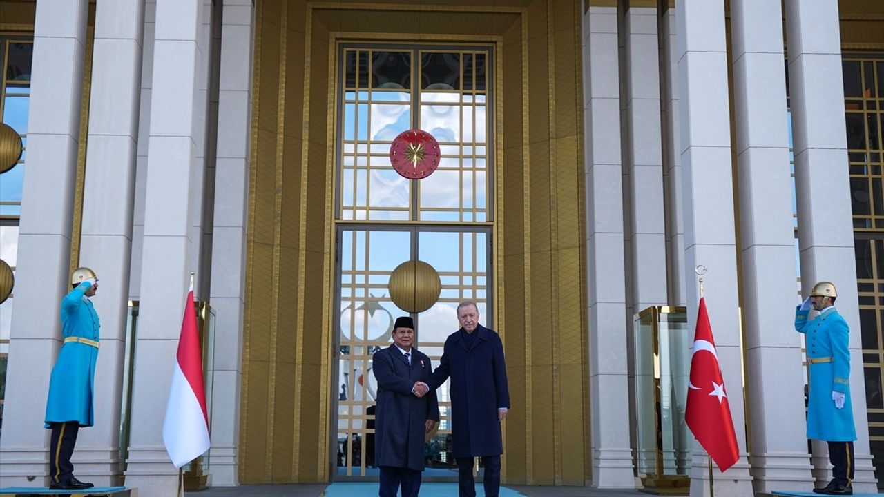 Cumhurbaşkanı Erdoğan, Endonezya Cumhurbaşkanı Subianto'yu Resmi Törenle Ağırladı